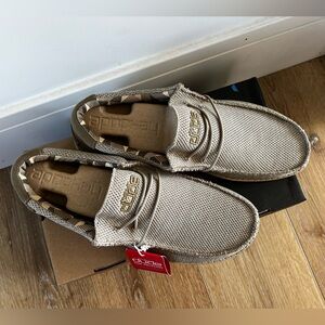 Men’s 12 Hey Dude Wally Sox Beige